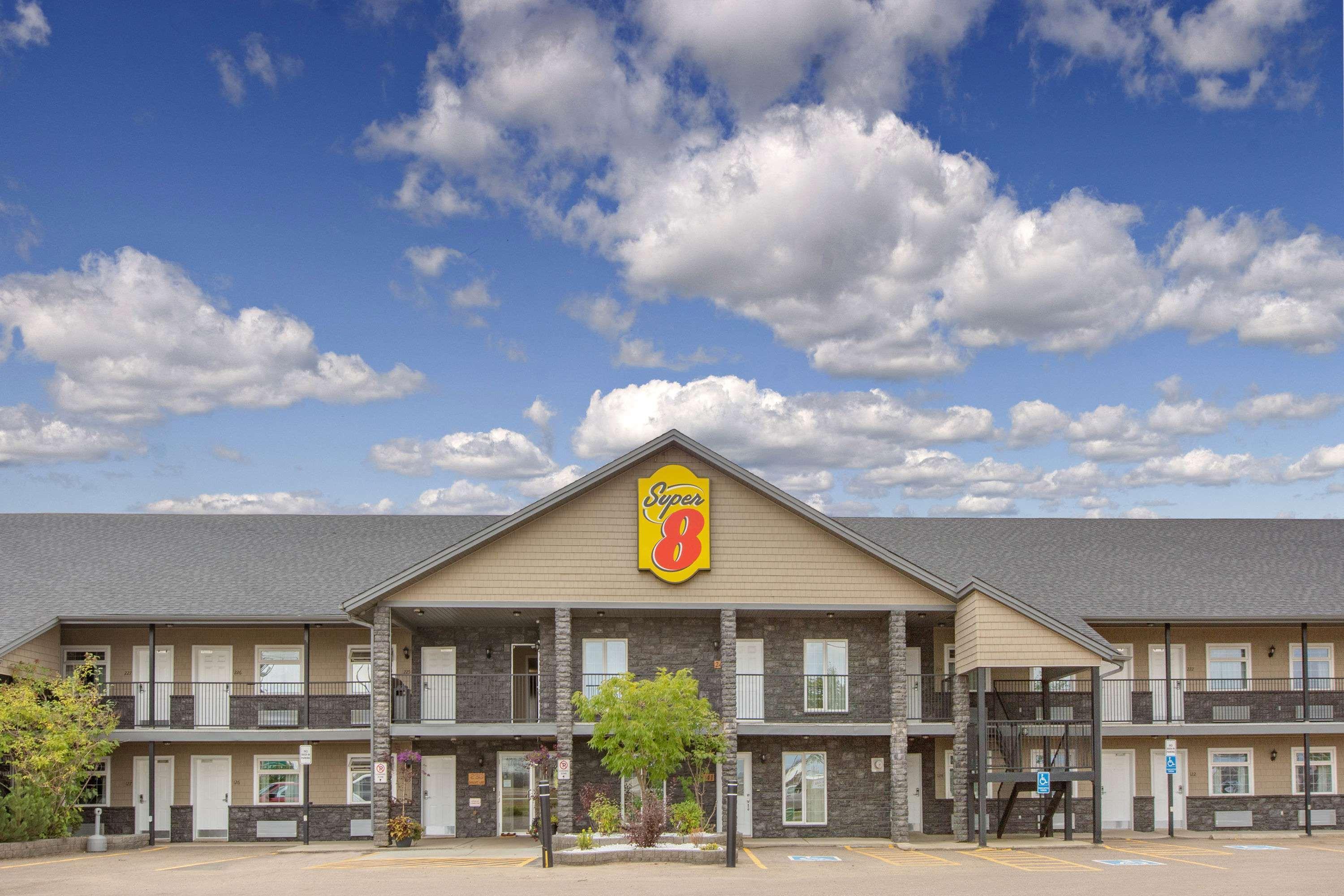 Super 8 By Wyndham Fort Mcmurray Luaran gambar
