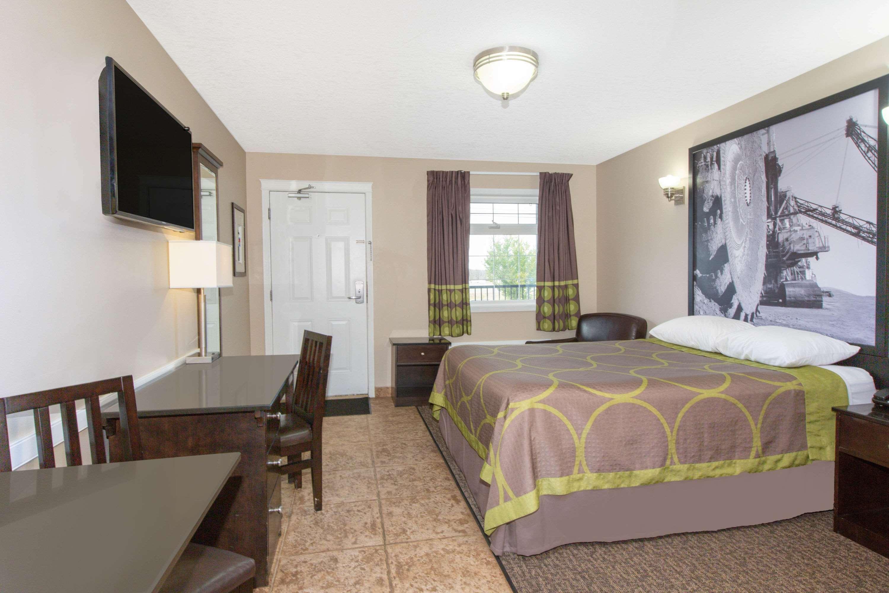 Super 8 By Wyndham Fort Mcmurray Luaran gambar