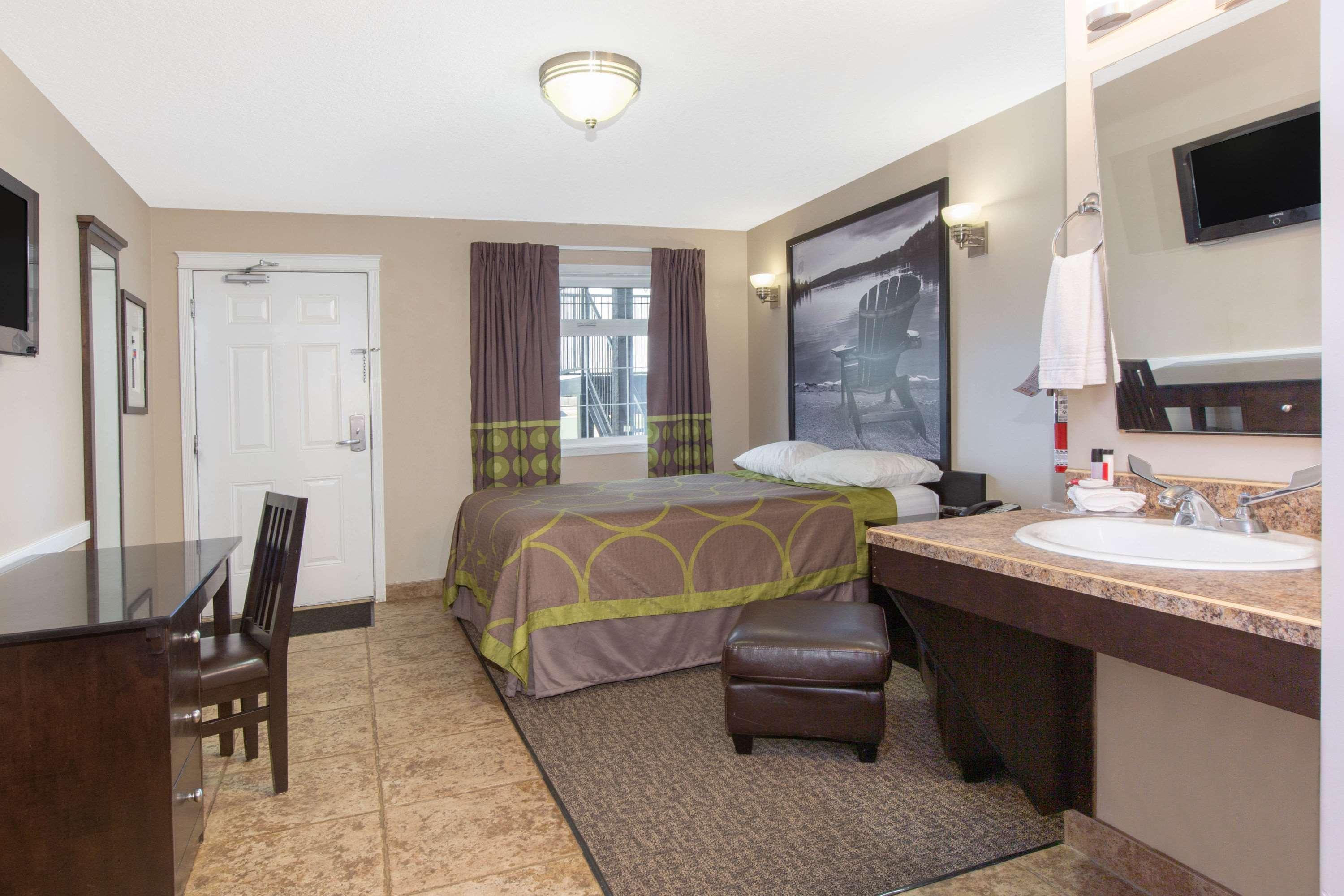 Super 8 By Wyndham Fort Mcmurray Luaran gambar