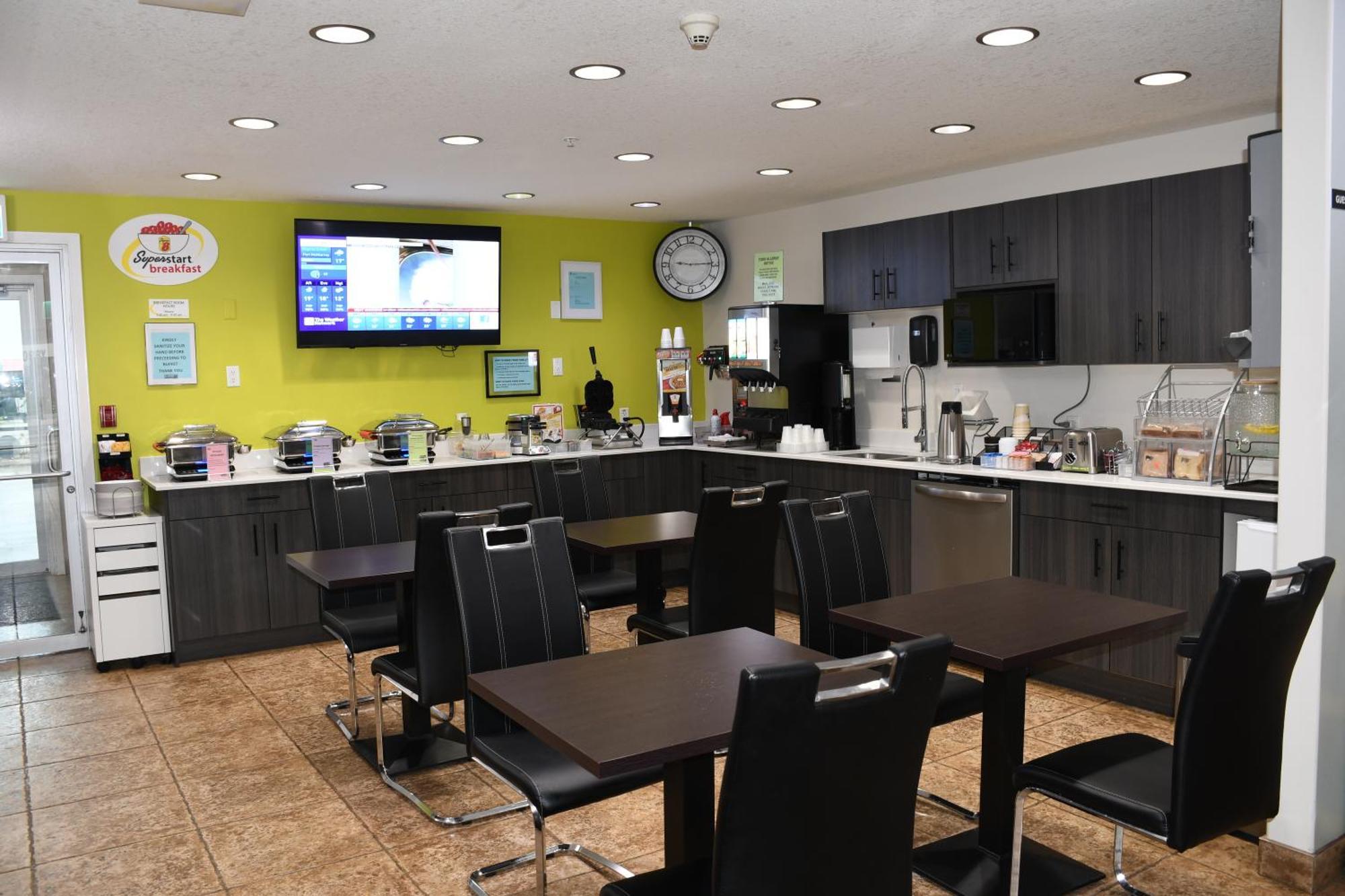 Super 8 By Wyndham Fort Mcmurray Luaran gambar