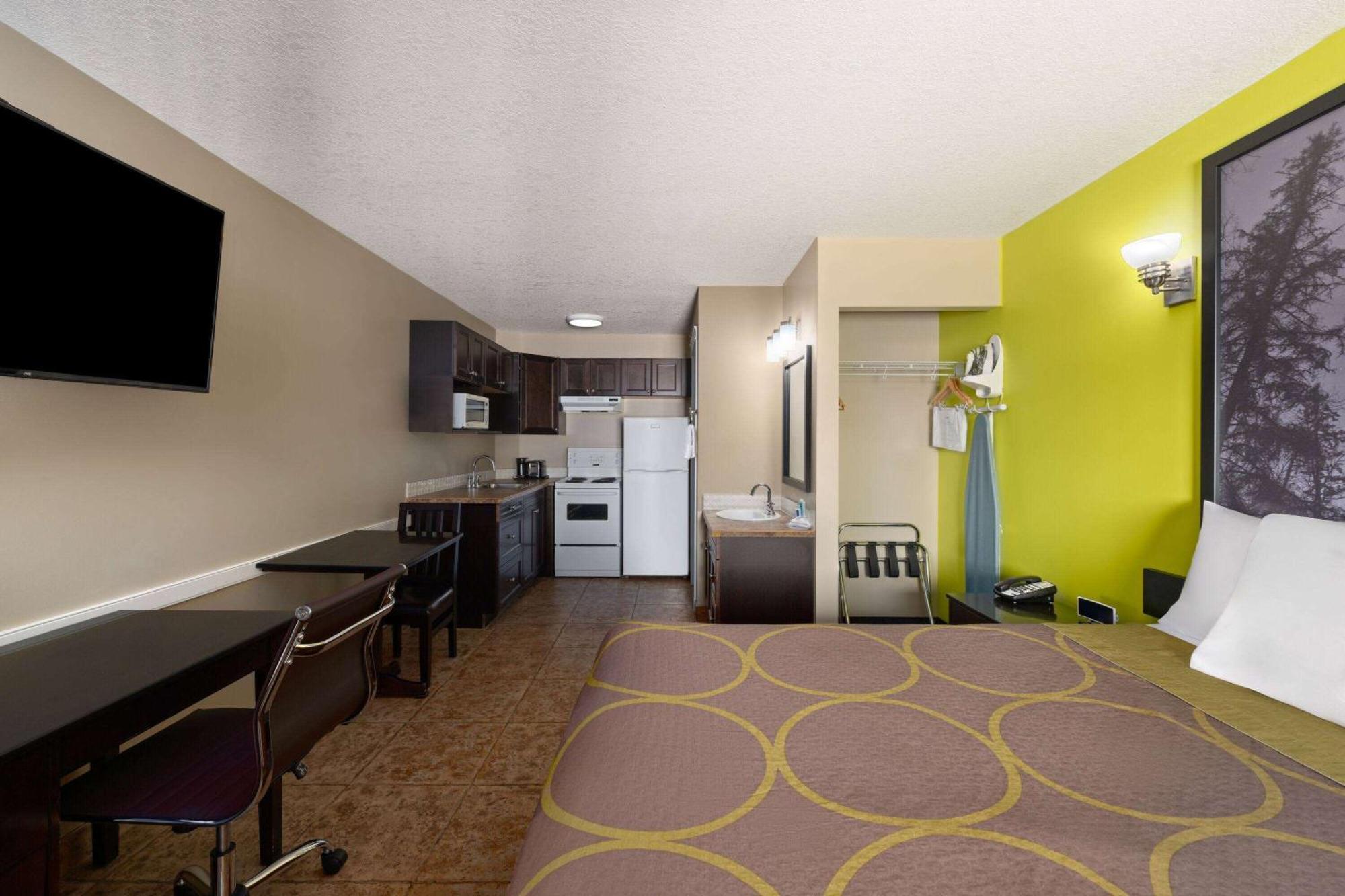 Super 8 By Wyndham Fort Mcmurray Luaran gambar