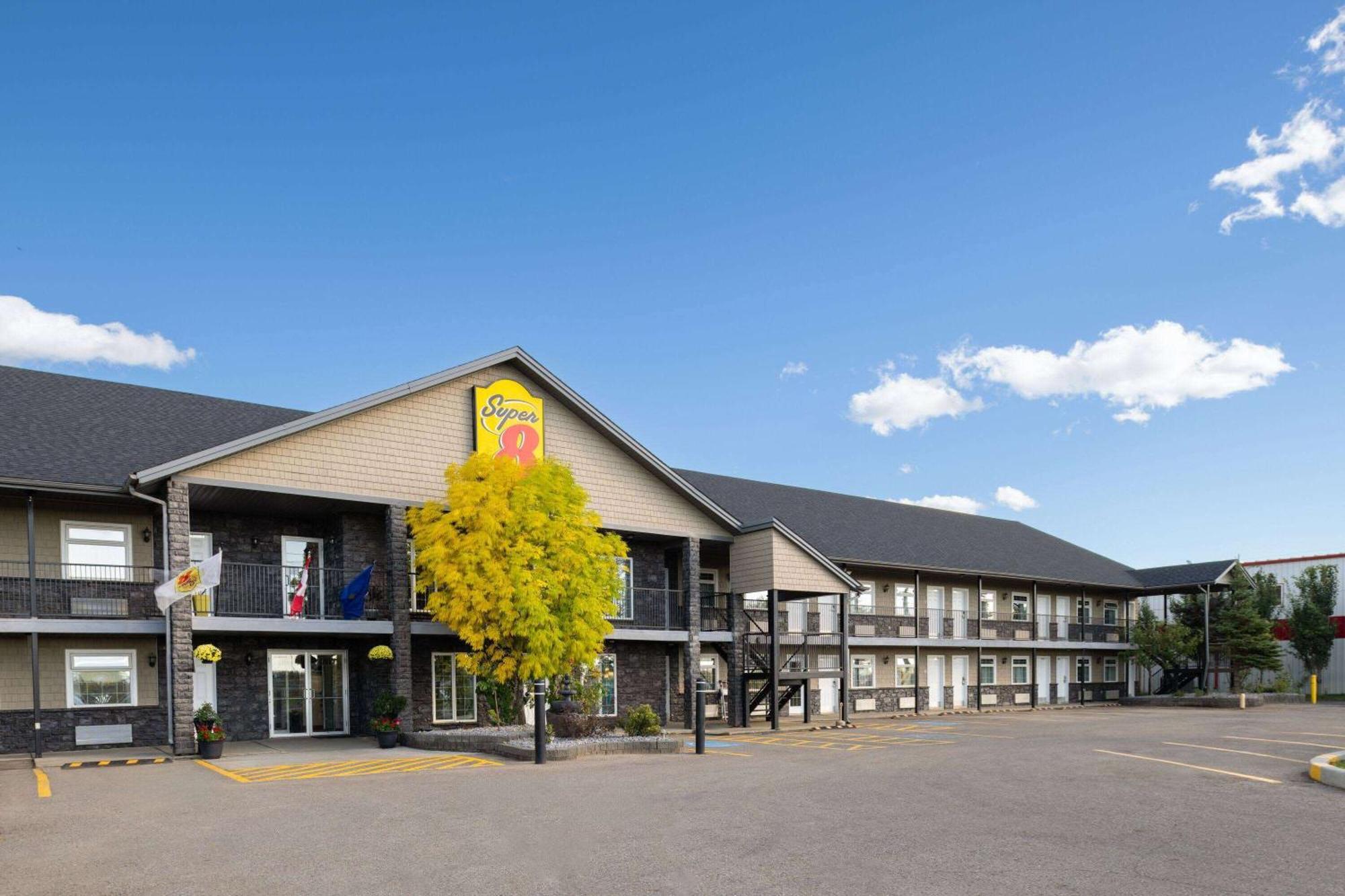 Super 8 By Wyndham Fort Mcmurray Luaran gambar