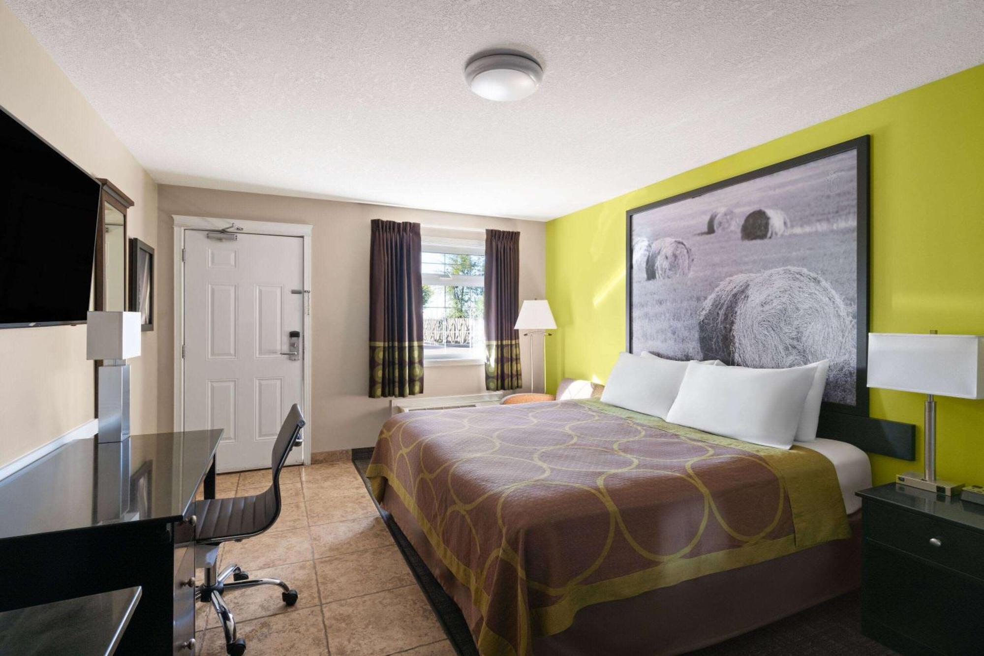 Super 8 By Wyndham Fort Mcmurray Luaran gambar