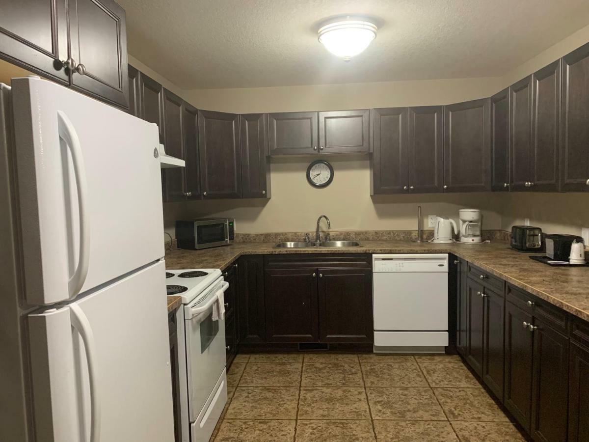 Super 8 By Wyndham Fort Mcmurray Luaran gambar