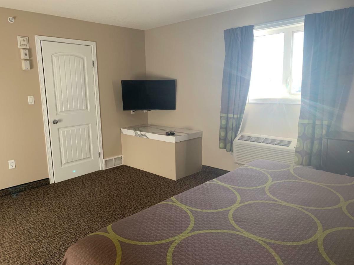 Super 8 By Wyndham Fort Mcmurray Luaran gambar